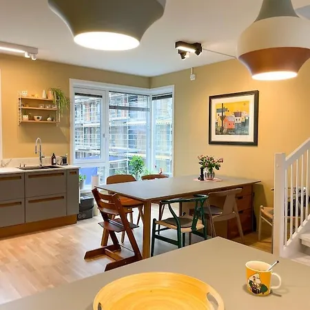 Holiday home Modern 4 Bedroom Townhouse With Patio And Garden *
