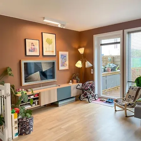 Modern 4 Bedroom Townhouse With Patio And Garden Holiday home Trondheim