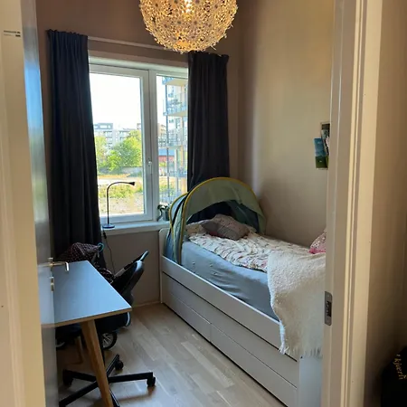Modern 4 Bedroom Townhouse With Patio And Garden *