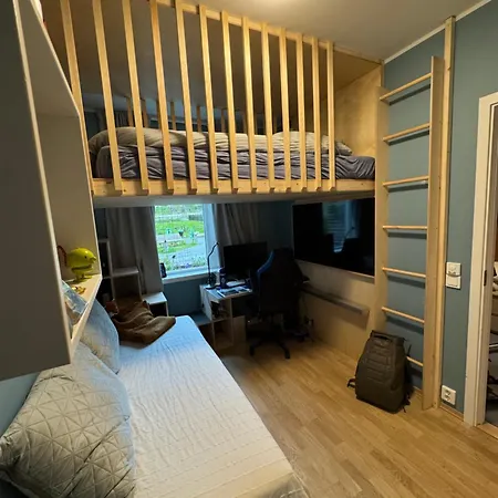 Modern 4 Bedroom Townhouse With Patio And Garden