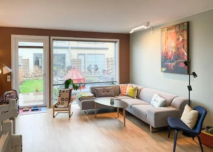 Modern 4 Bedroom Townhouse With Garden And Indoor Car Park Feriehus *