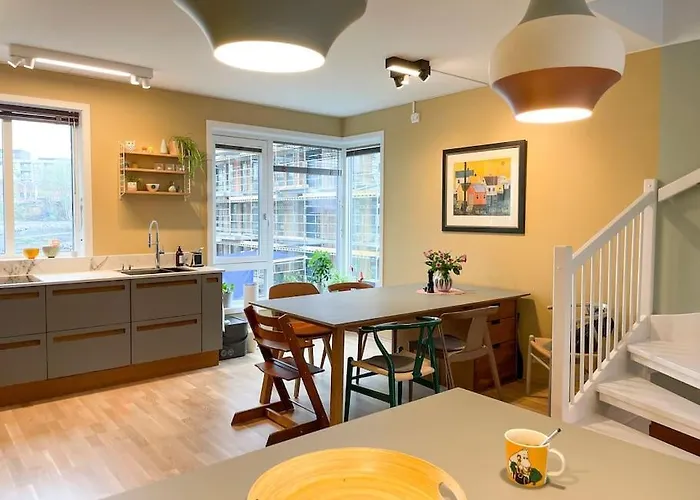 Vakantiehuis Modern 4 Bedroom Townhouse With Garden&indoor Car Park *