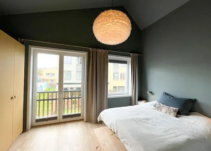 Vakantiehuis Modern 4 Bedroom Townhouse With Garden&indoor Car Park Trondheim