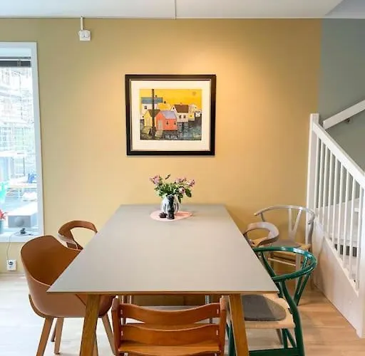 Modern 4 Bedroom Townhouse With Garden&indoor Car Park Trondheim