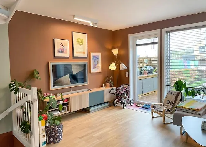 Modern 4 Bedroom Townhouse With Garden&indoor Car Park Vakantiehuis Trondheim