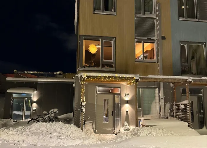 Modern 4 Bedroom Townhouse With Garden And Indoor Car Park Feriehus *