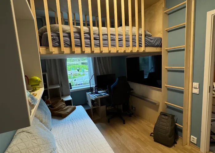 Modern 4 Bedroom Townhouse With Garden&indoor Car Park