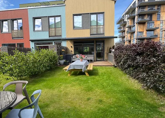 Modern 4 Bedroom Townhouse With Garden And Indoor Car Park Feriehus Trondheim